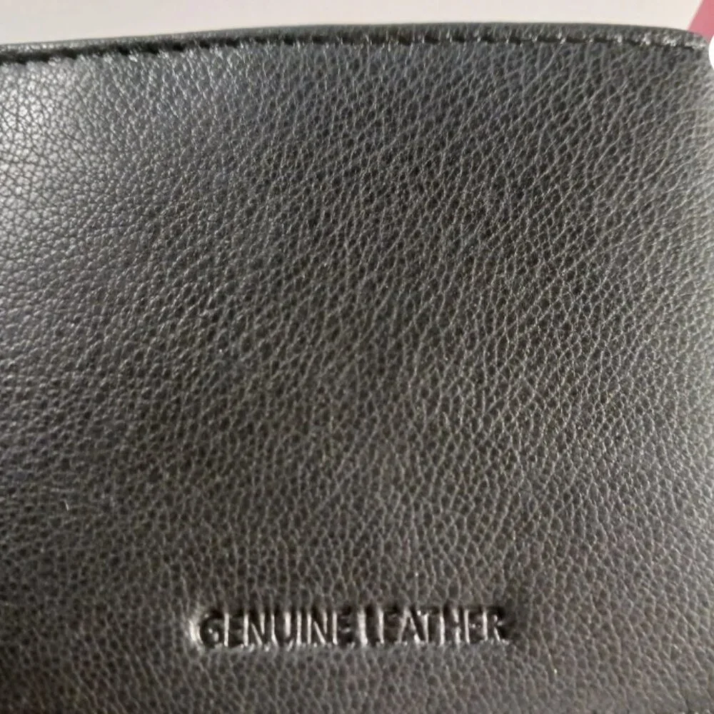 True Religion Mens Wallet Bifold Black Horseshoe Gold Logo Genuine Leather RFID